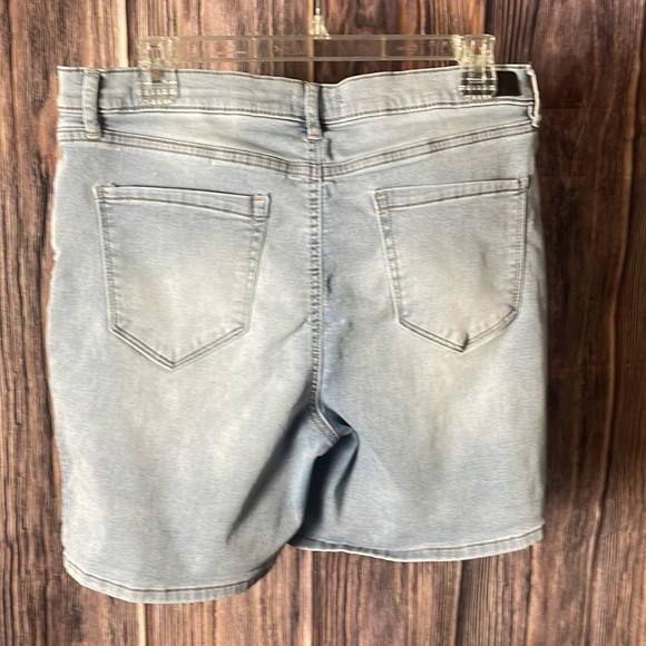 Nicole Miller Denim Shorts - Picture 4 of 6